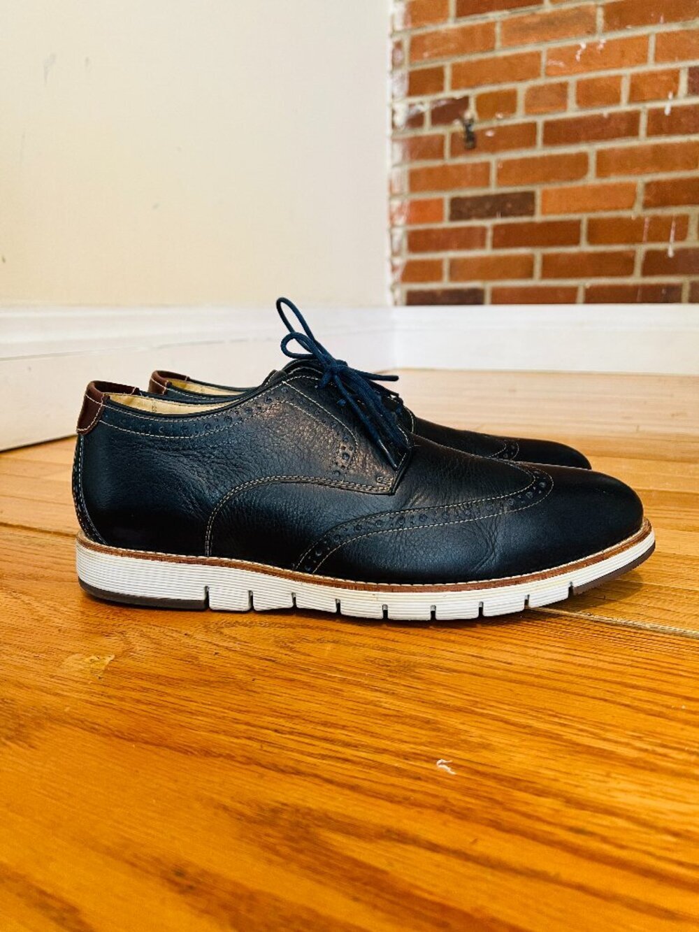Johnston & Murphy Martell Wingtip Oxfords Mens 10.5 M Soft Sheepskin Leather - Picture 2 of 16